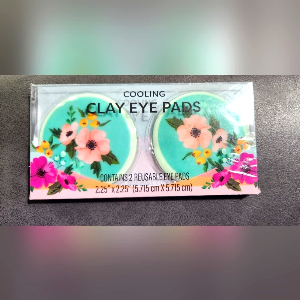 Cooling clay eye pads